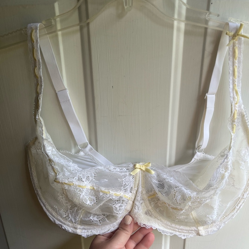 ELLE MACPHERSON Intimates Size 34 G White Balconette Unlined Lace Wire